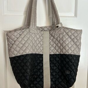 Oliver Thomas Kitchen sink Quilted Tote Bag in Black and Gray